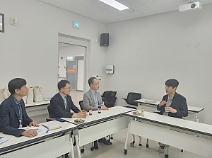 전북은행 직원들, 복지관 방문해 나눔의 마음 전하다